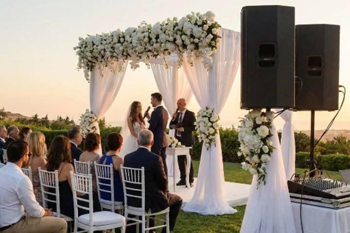 Cerimónia de casamento ao ar livre com sistema de som profissional em Nova Jérsia